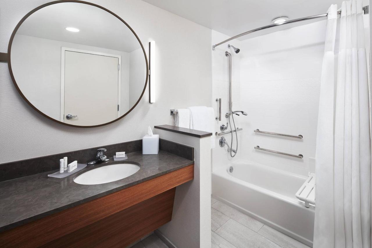 Fairfield Inn & Suites By Marriott Louisville Northeast Екстер'єр фото