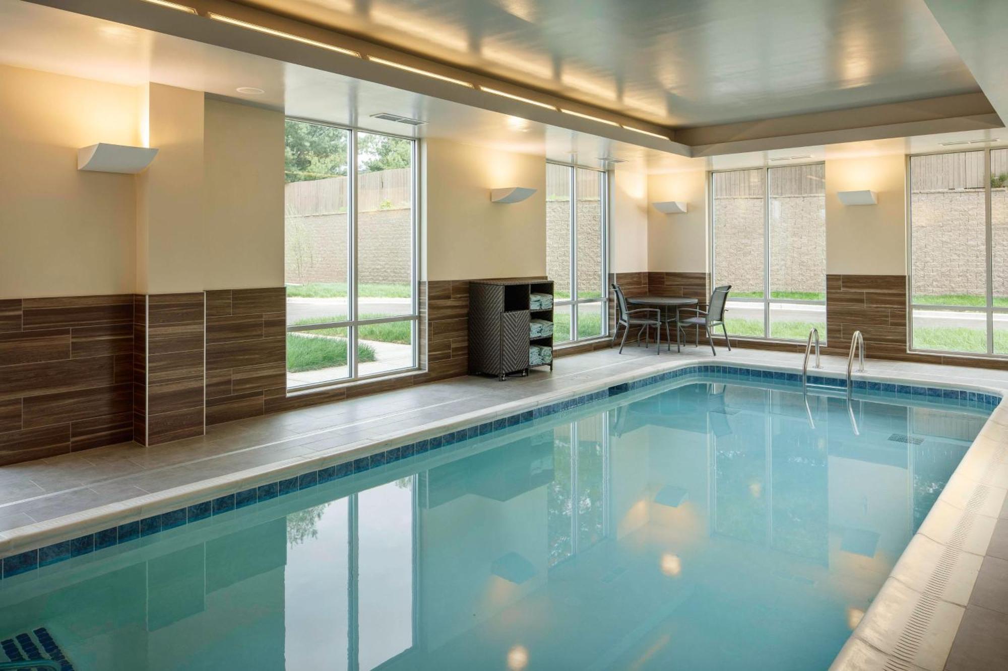 Fairfield Inn & Suites By Marriott Louisville Northeast Екстер'єр фото